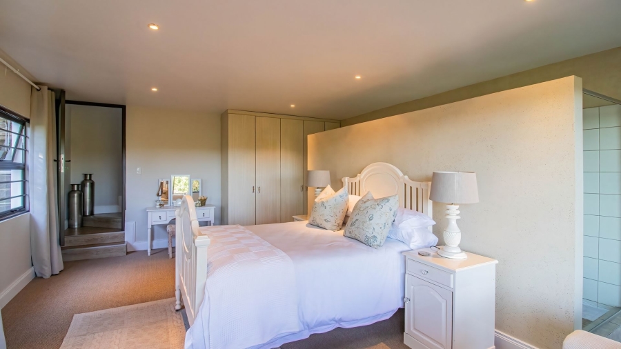 5 Bedroom Property for Sale in Beacon Bay Eastern Cape